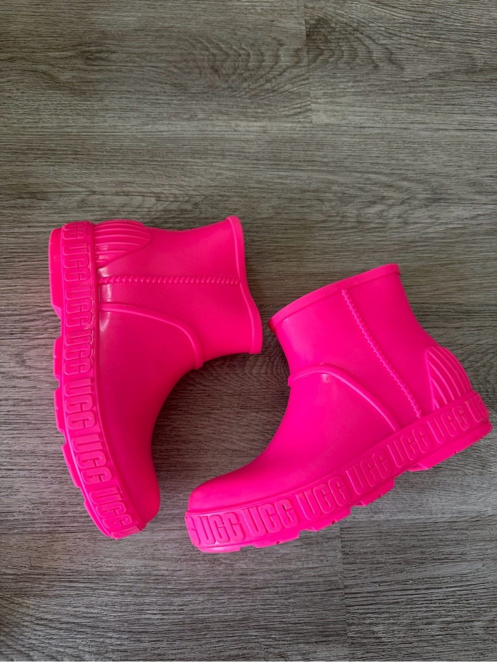 UGG Kids Drizlita Waterproof Rain Boots Neon Pink Size 2